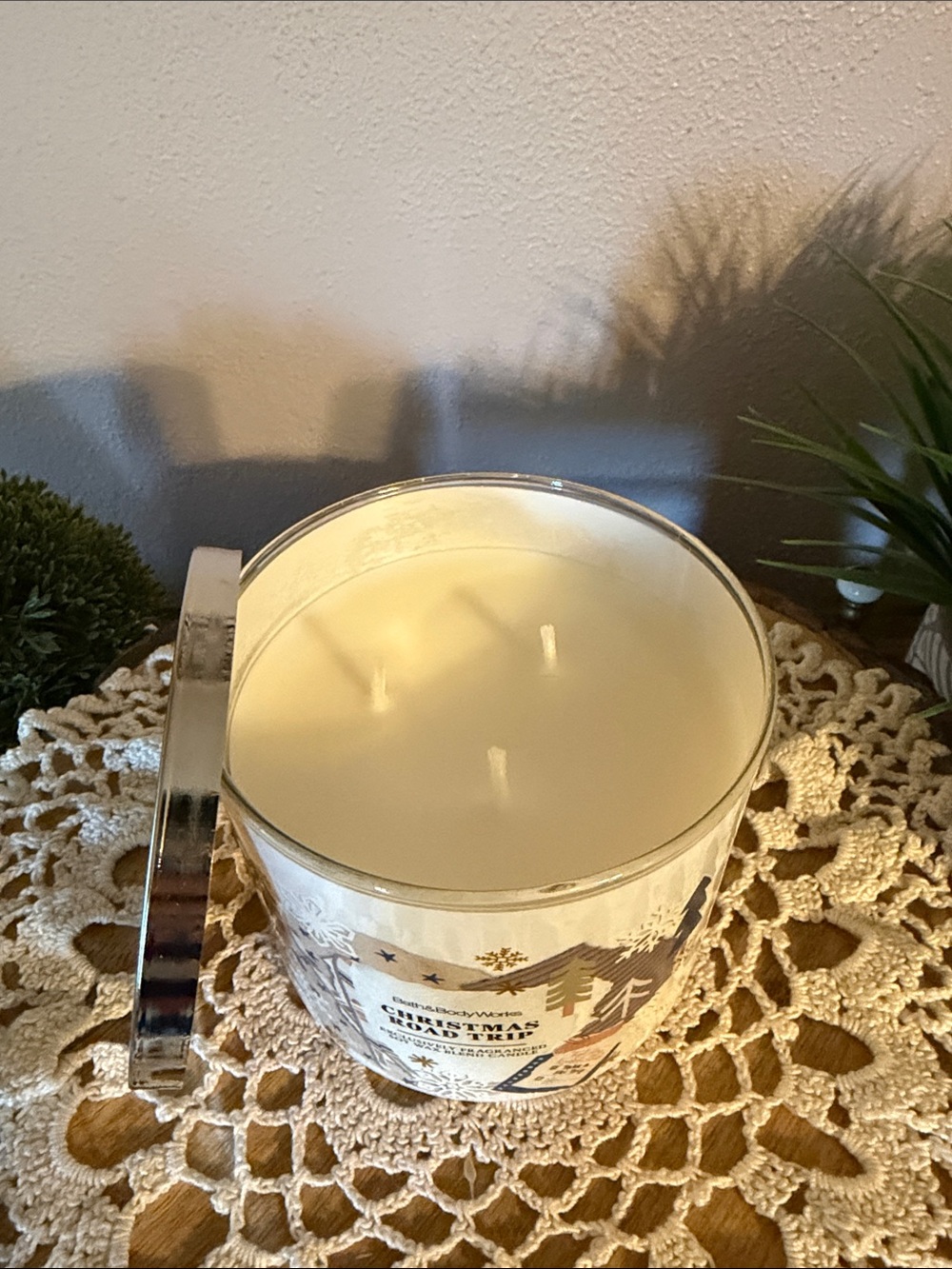 Bath & Body Works Christmas Road Trip Candle — White & Silver - Picture 3 of 4